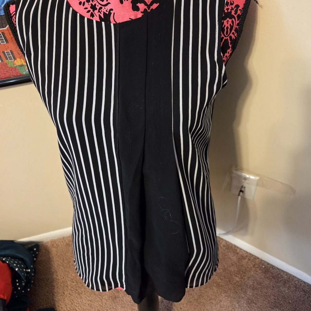 DKNY Black and White Vertical Stripe Sleeveless Top XS NWOT